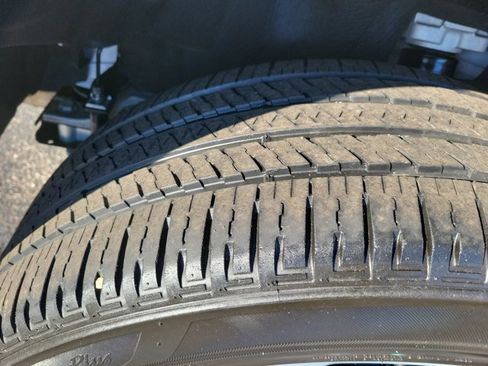 Used 2023 Jeep Grand Cherokee Overland w/ Luxury Tech Group IV image 10