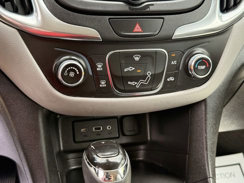 Used 2021 Chevrolet Equinox LS FWD image 21
