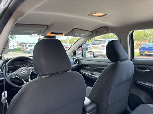 Used 2025 Nissan Versa SV FWD image 17