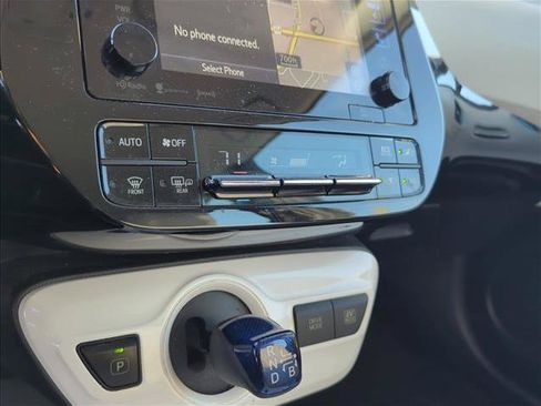 Used 2017 Toyota Prius Three FWD image 22