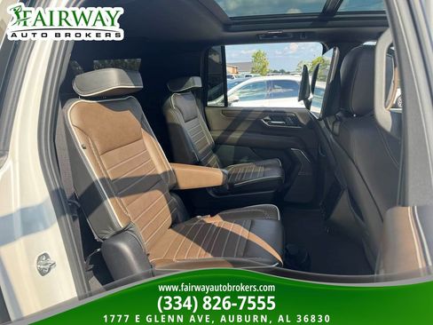 Used 2025 GMC Yukon XL Denali Ultimate w/ LPO, Floor Liner Package AWD/4WD image 13