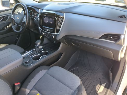Used 2021 Chevrolet Traverse LT image 11