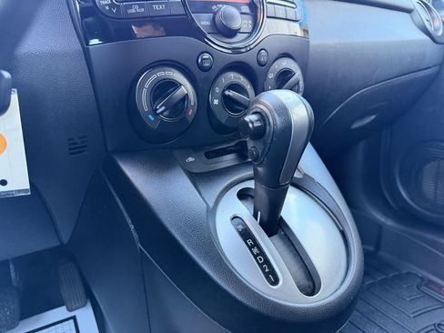 Used 2013 MAZDA MAZDA2 Sport image 21