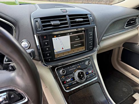 Used 2017 Lincoln Continental Reserve w/ Technology Package image 16