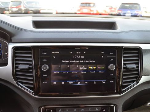 Used 2022 Volkswagen Atlas SEL Premium image 19