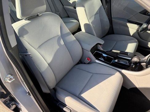 Used 2017 Honda Accord LX image 11