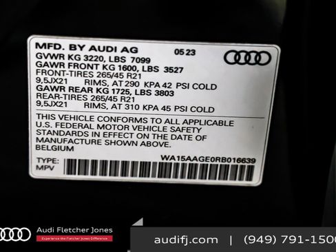 Used 2024 Audi Q8 e-tron Premium Plus w/ Premium Plus Package image 2