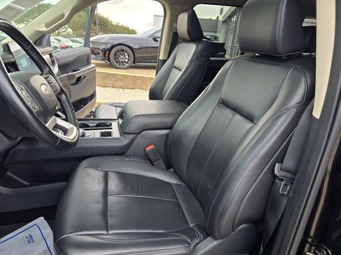 Used 2022 Ford Expedition XLT image 14