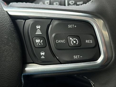 Used 2026 Jeep Wrangler Unlimited Sahara AWD/4WD image 20