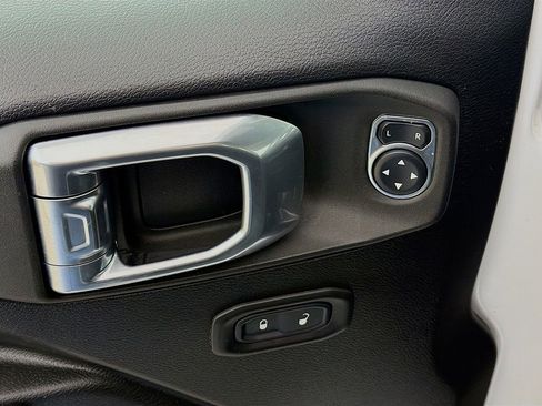 Used 2021 Jeep Wrangler Unlimited Rubicon image 25