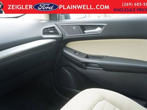 Used 2021 Ford Edge SE image 29