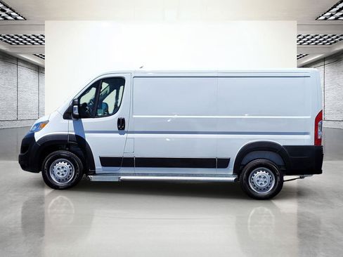 Used 2025 RAM ProMaster 2500 w/ U-Haul Equipment Group FWD image 10
