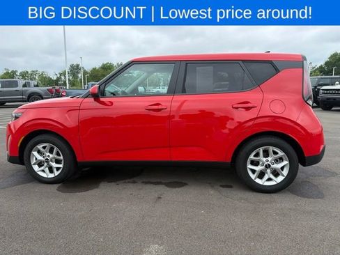 Used 2024 Kia Soul LX w/ Option Group 015 FWD image 3