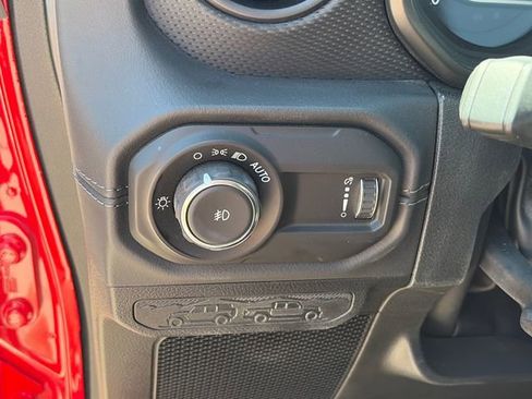 Used 2026 Jeep Wrangler Unlimited Rubicon AWD/4WD image 19