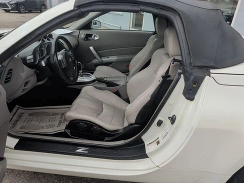 Used 2007 Nissan 350Z Touring RWD image 16