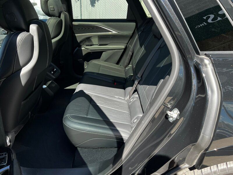 Used 2024 Cadillac Lyriq Sport AWD/4WD image 20