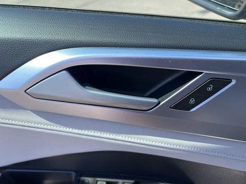 New 2025 Volkswagen Taos SE image 19