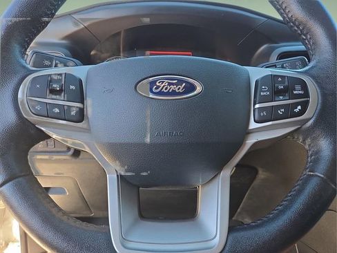 Used 2021 Ford Explorer XLT image 31