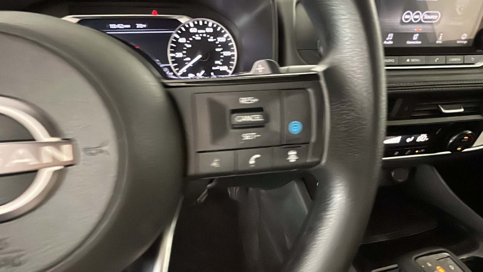 Used 2023 Nissan Rogue SV AWD/4WD image 21