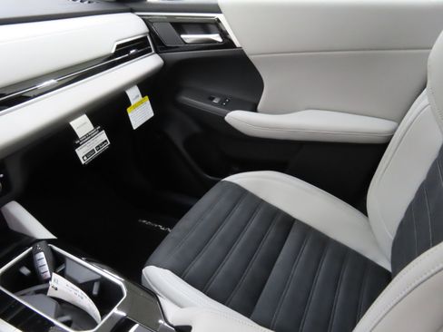 New 2025 Mitsubishi Outlander SE image 19