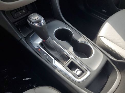 Used 2020 Chevrolet Equinox Premier FWD image 24