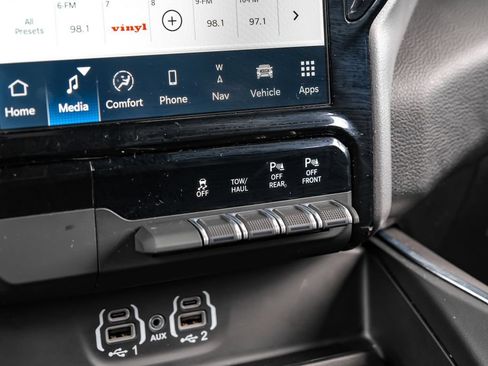 Used 2023 RAM 1500 Laramie AWD/4WD image 36