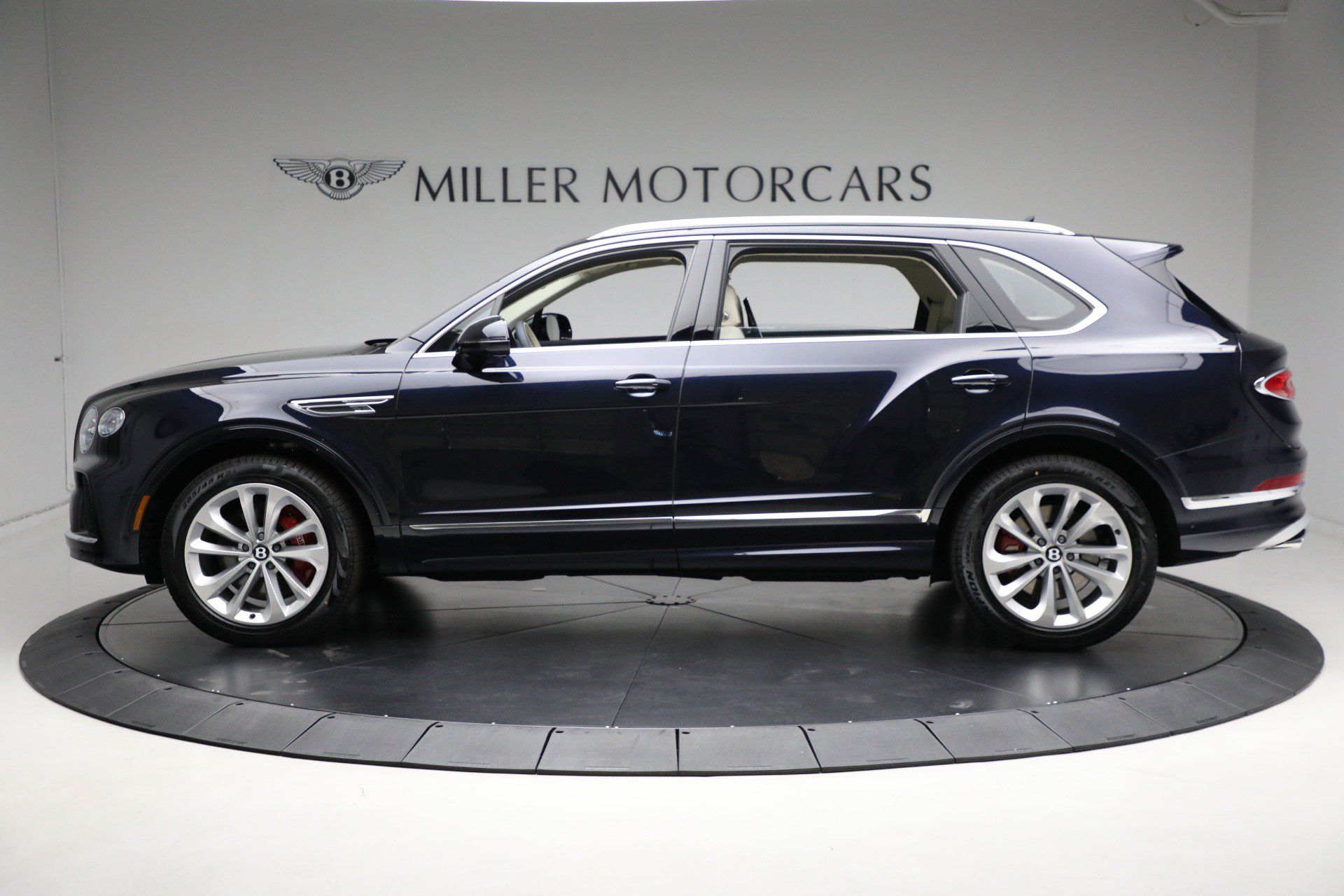 Used 2024 Bentley Bentayga Extended Wheelbase AWD/4WD image 4