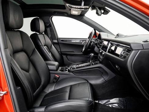 Used 2024 Porsche Macan image 25