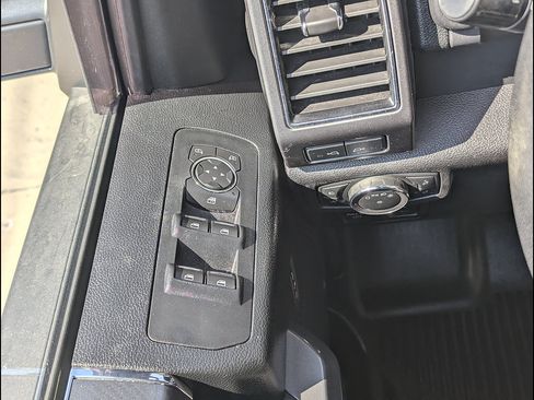 Used 2019 Ford F150 XLT w/ Equipment Group 302A Luxury AWD/4WD image 27
