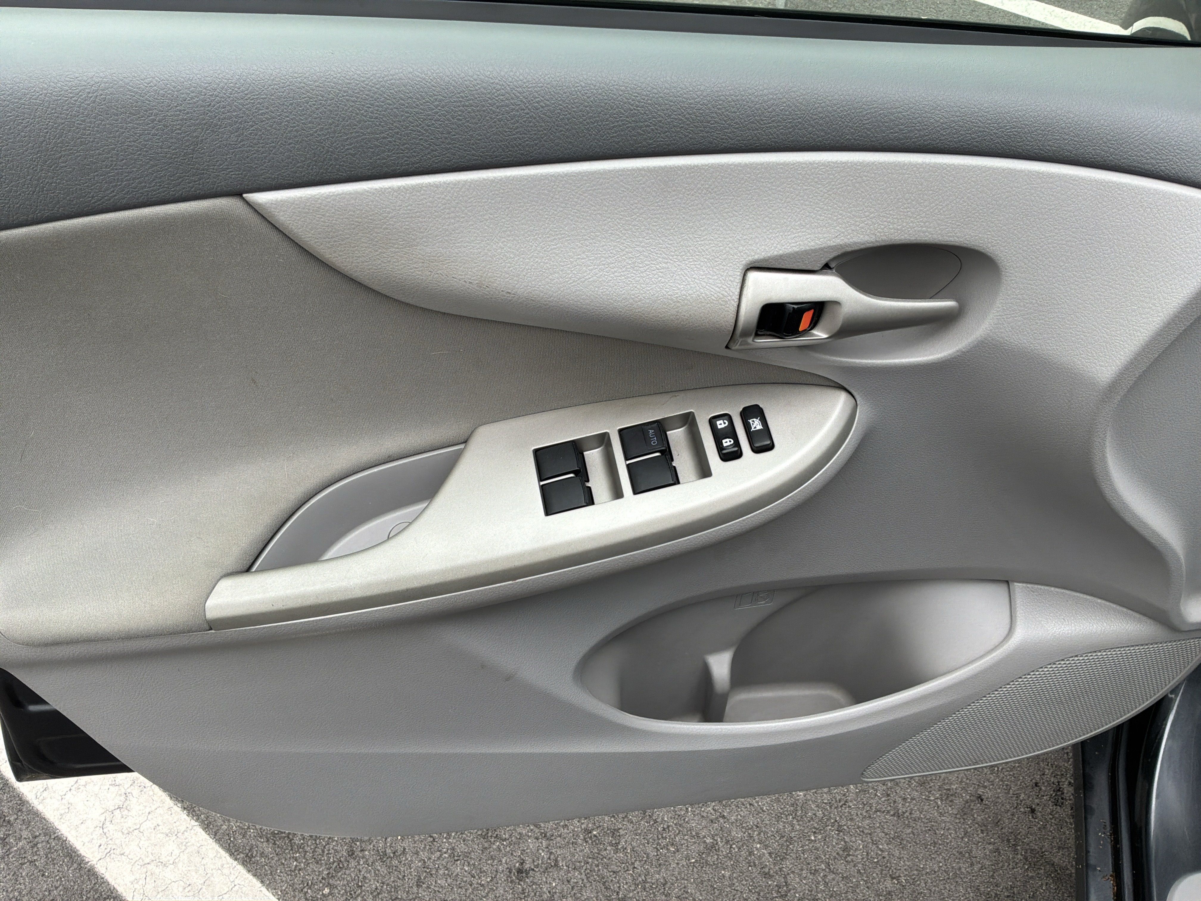 Used 2010 Toyota Corolla LE w/ All Weather Guard Pkg FWD image 15