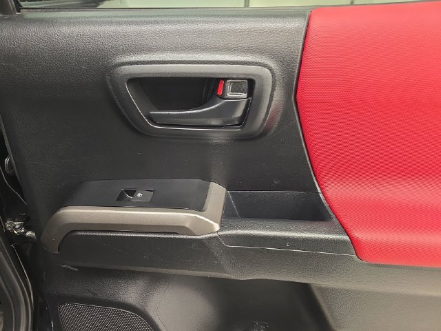 Used 2022 Toyota Tacoma SR5 AWD/4WD image 14