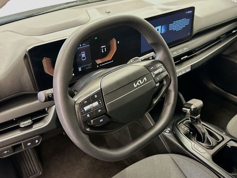 Used 2025 Kia K4 LXS image 18