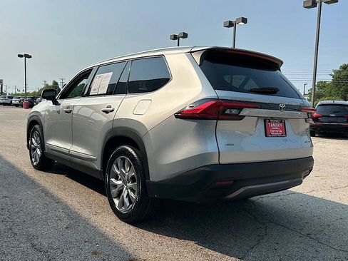 Used 2024 Toyota Grand Highlander AWD image 3