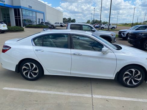 Used 2017 Honda Accord EX-L image 4