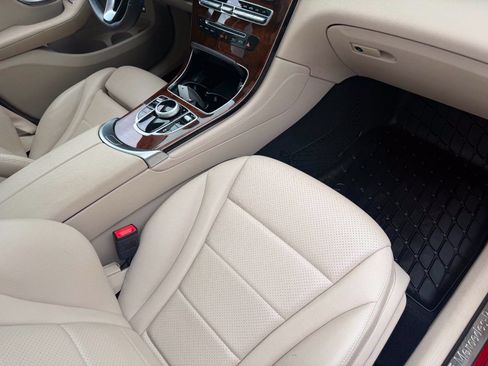 Used 2019 Mercedes-Benz GLC 300 4MATIC image 29