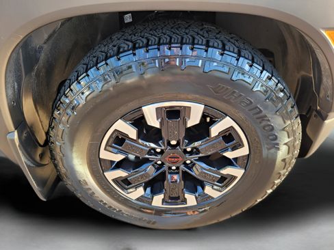 Used 2024 Nissan Frontier Pro-X image 32