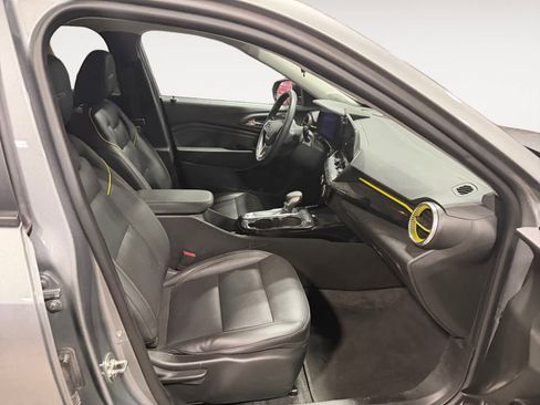 Used 2024 Chevrolet Trax ACTIV w/ Sunroof Package FWD image 16