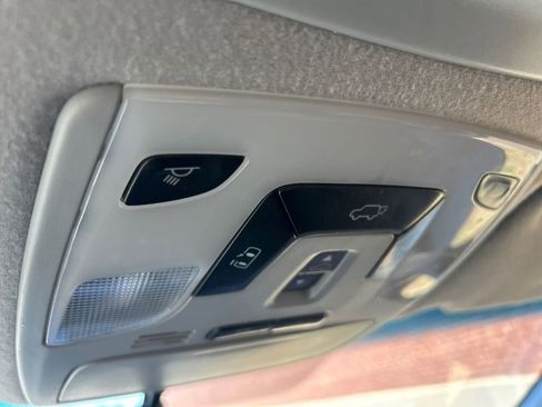 Used 2014 Toyota Sienna SE image 16