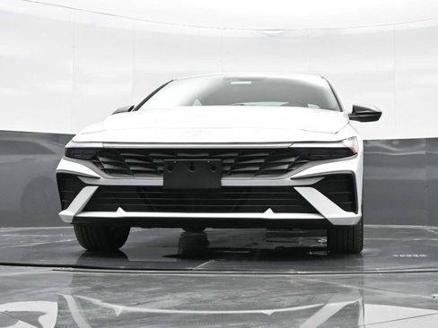 Used 2025 Hyundai Elantra Sport image 28