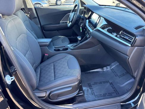 Used 2022 Kia Niro LX image 13