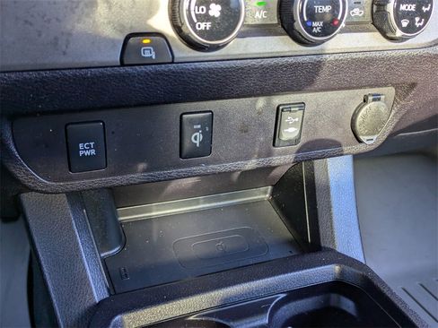 Used 2017 Toyota Tacoma TRD Sport image 21