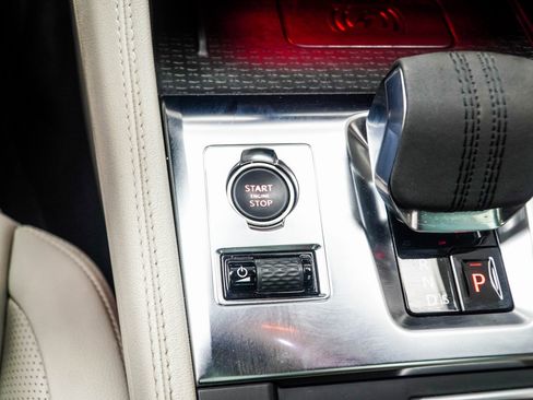 Used 2023 Jaguar F-PACE R-Dynamic S image 18