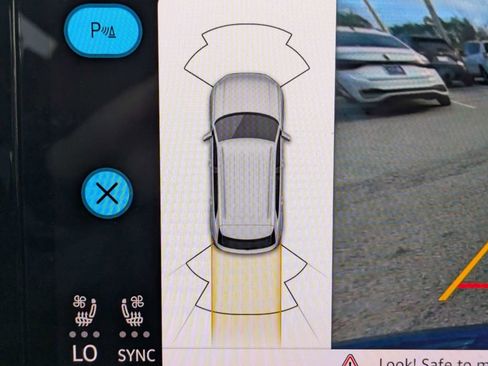 Used 2024 Volkswagen Atlas Cross Sport SE image 28