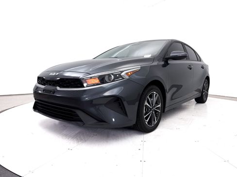Used 2024 Kia Forte LXS w/ LXS Technology Package FWD image 12