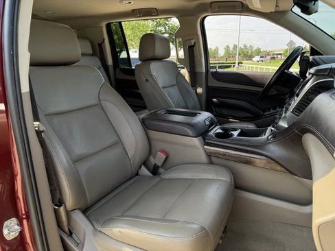Used 2020 Chevrolet Suburban LT RWD image 32