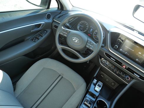 Used 2022 Hyundai Sonata SE w/ Preferred Accessory Package image 9