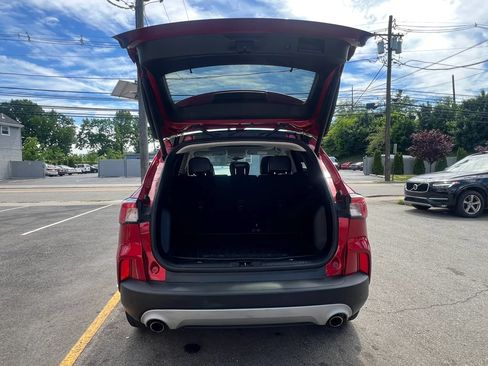 Used 2022 Ford Escape SEL w/ Technology Package FWD image 9