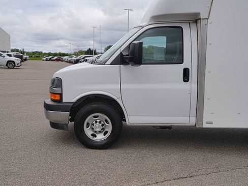Used 2022 Chevrolet Express 3500 w/ Power Convenience Package RWD image 9