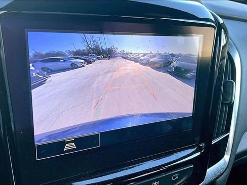 Used 2023 Chevrolet Traverse LT image 13