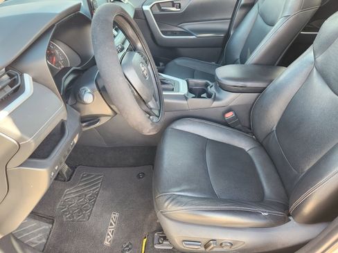 Used 2019 Toyota RAV4 XLE image 16